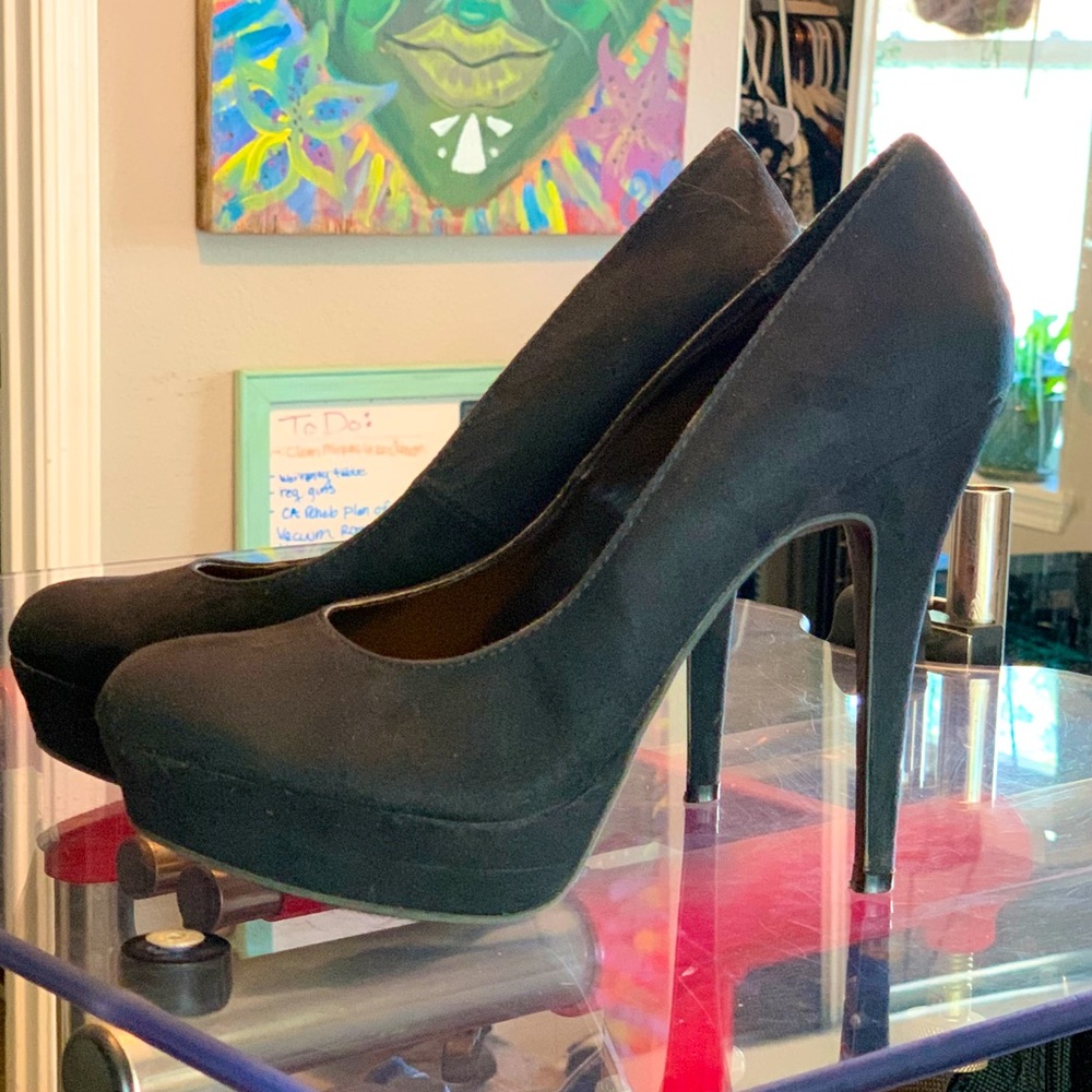 Lauren Conrad Like New Size 8 Black Suede Dress Heel